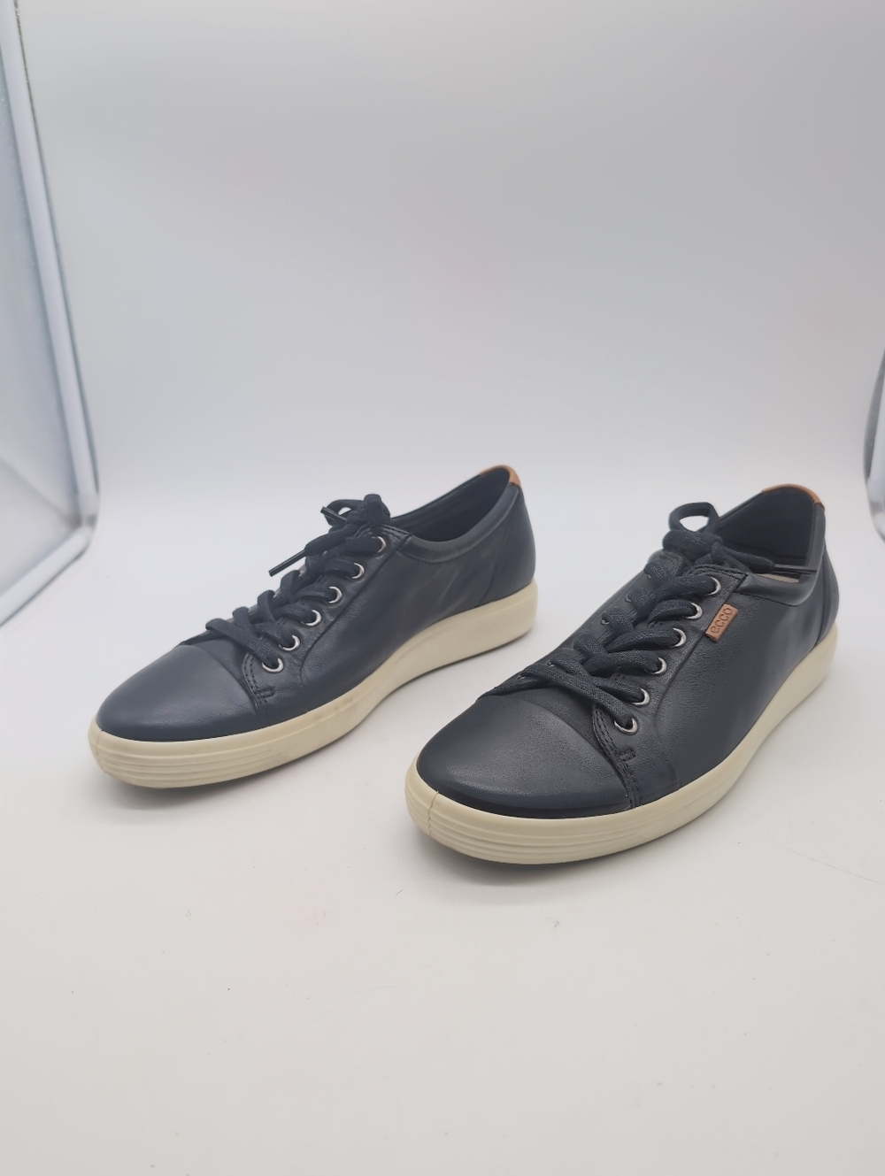 Ecco Women's Sz 10 Black Leather Sneakers with Cream Sole